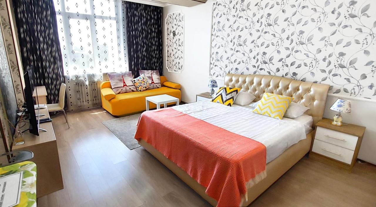 Apartment With Panoramic View In The Center Biskek Kültér fotó